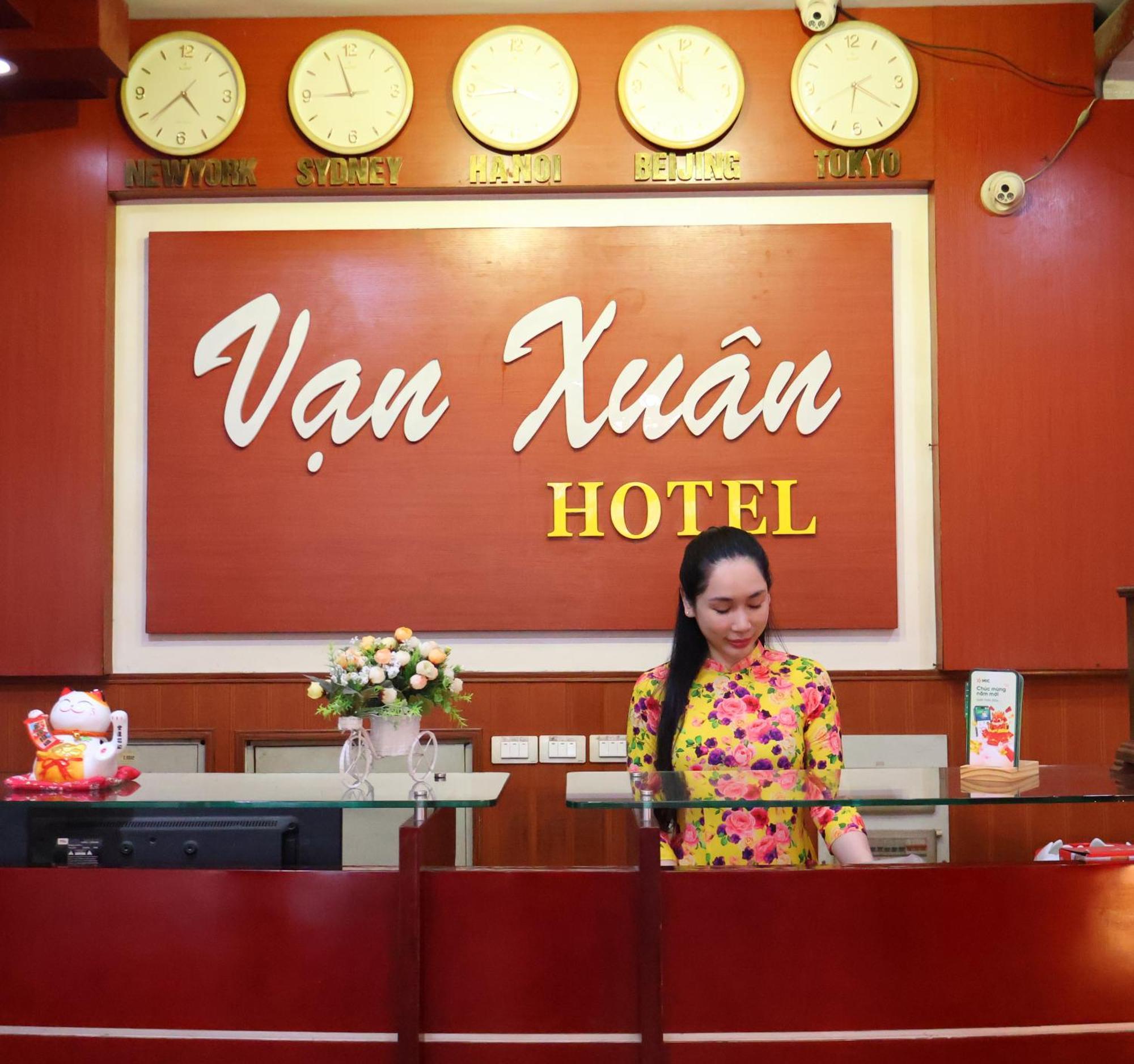 Van Xuan Hotel Ханой Екстериор снимка